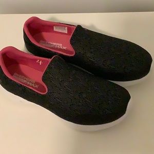 New Sketchers sneakers